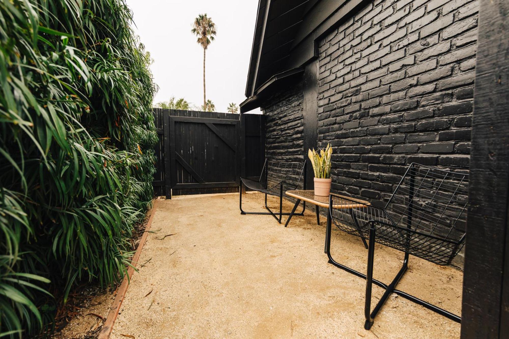 The Green Room Hotel Oceanside Room photo
