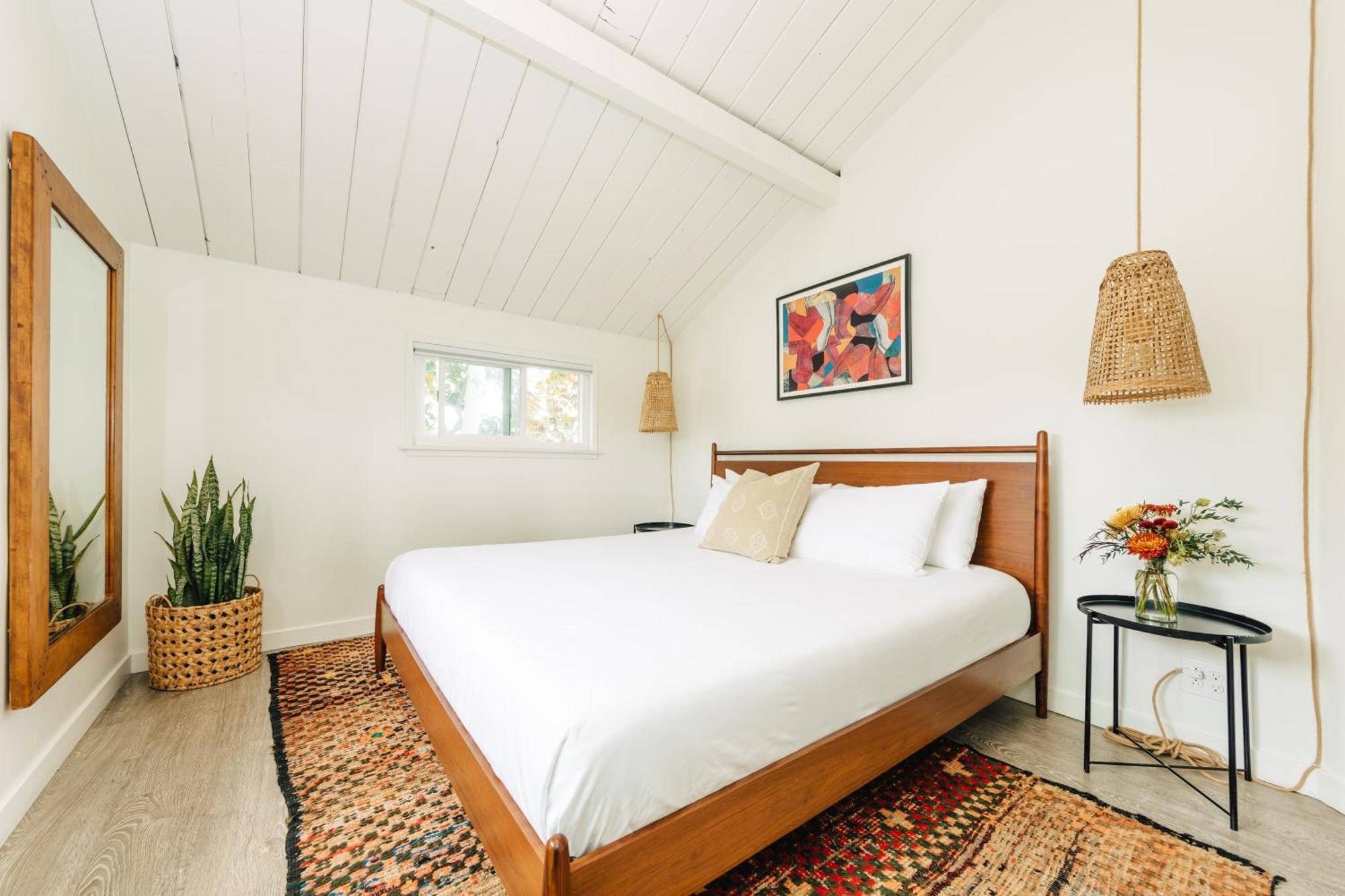 The Green Room Hotel Oceanside Room photo